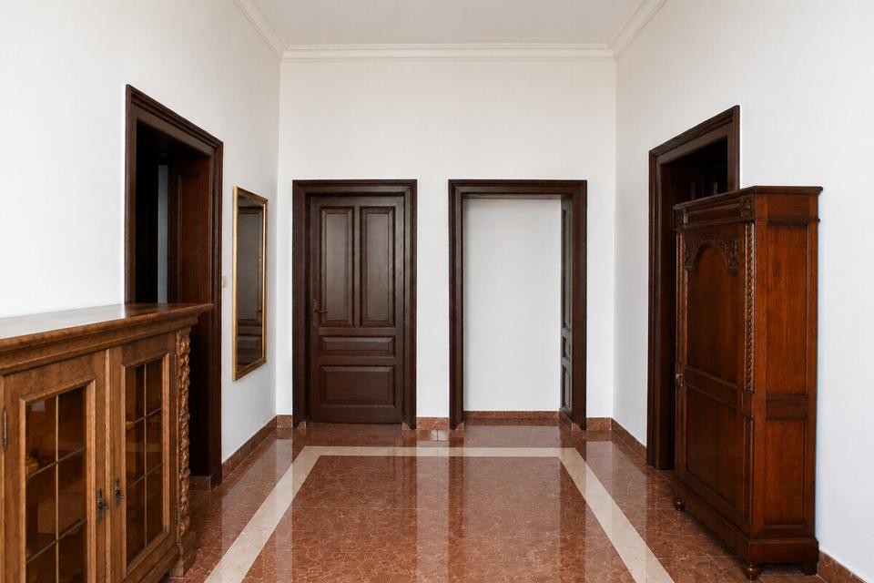 5-Room Apartment for Sale — Frankfurt
